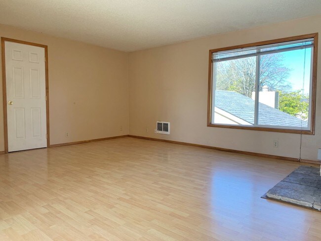 Building Photo - 2 br, 1 bath House - 2729 SW 214th Avenue