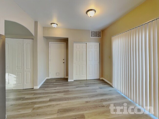 Foto del edificio - 9665 Meadowstar Dr