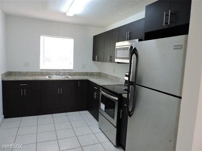 Foto del edificio - 3811 NW 84th Ave