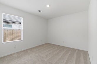 Building Photo - 1538 Golden Iris Dr