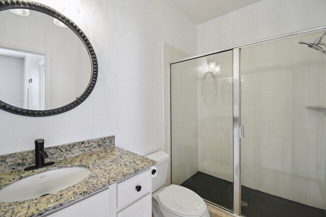 Foto del edificio - 531 Hedgewood Dr