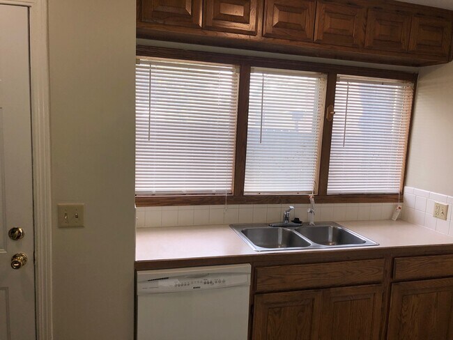 Foto del edificio - TS-Woodridge Duplex