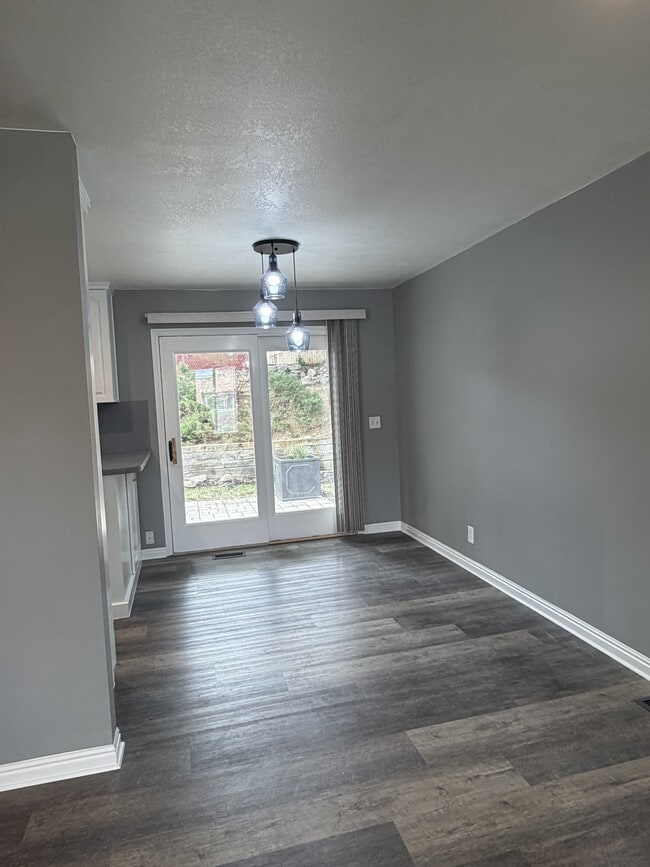 Building Photo - 3212 Hollyhock Hill