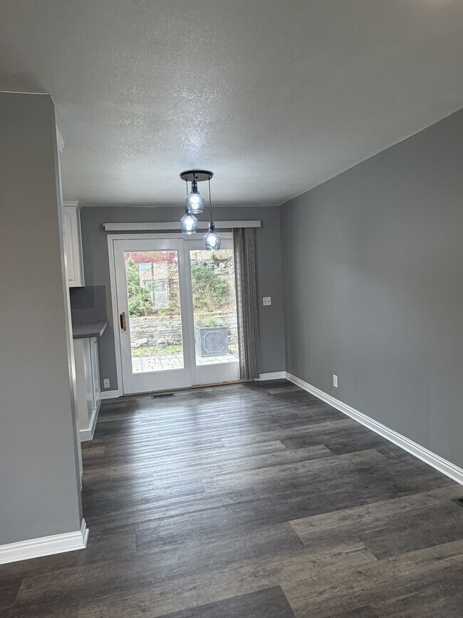 Foto del edificio - 3212 Hollyhock Hill