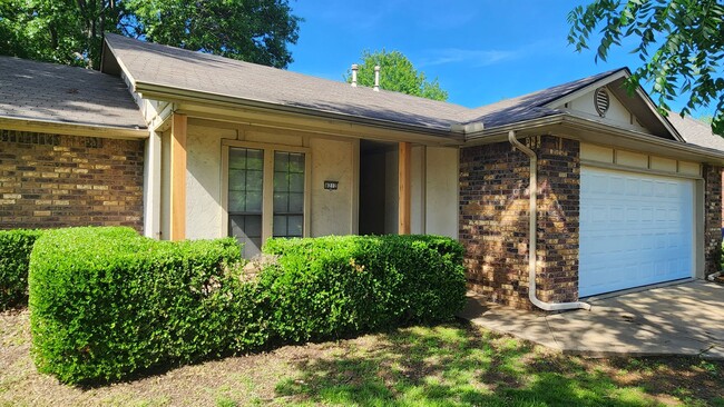 Building Photo - Charming Home in Broken Arrow School Distr...