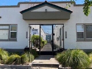 Front of Building - 1114 Tamarind Ave