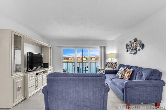 Building Photo - 4444 NE Ocean Blvd