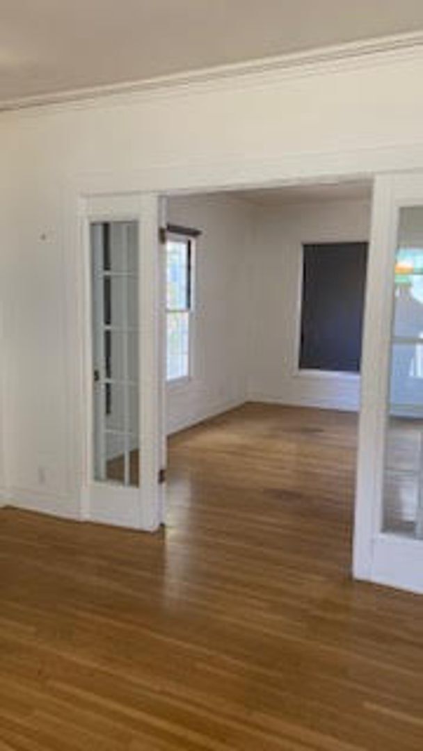 Building Photo - Beautiful Spacious Home - 1 Month Free