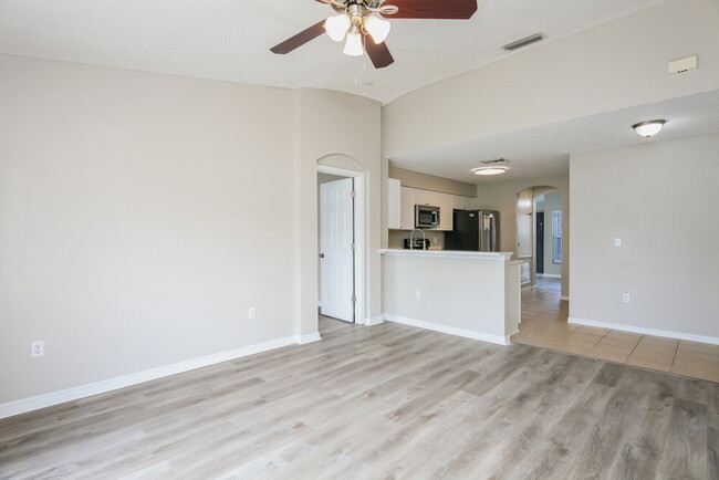 Foto del edificio - 6226 Chapel Pines Blvd