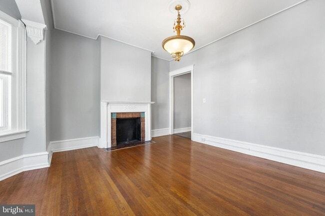 Building Photo - 246 W Abbottsford Ave