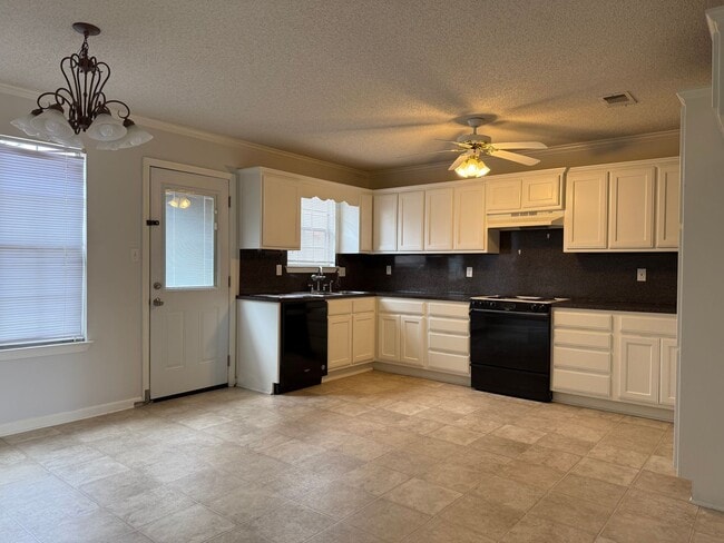 Building Photo - 2214 Cherry Creek Cir