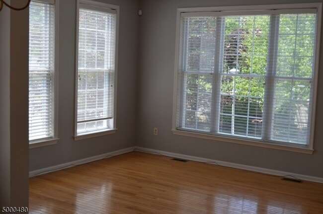 Building Photo - 145 Arrowgate Dr