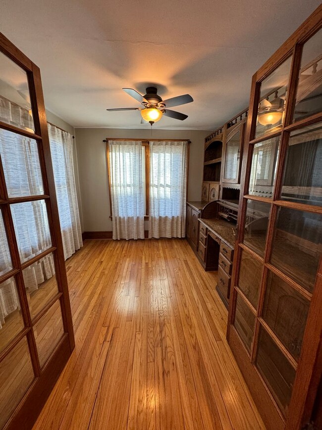 Building Photo - Updated 2bd/2ba Central Dav with Bonus rooms