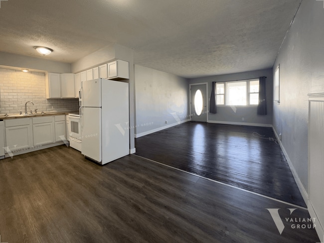 Building Photo - 3 Bed, 2 Bath Ranch Style Home