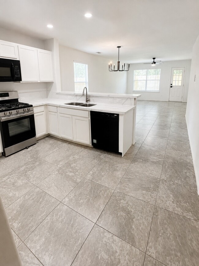 Building Photo - 9227 Shaded Pines Dr