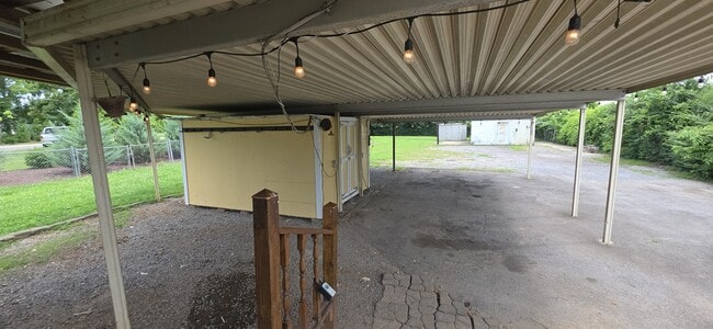 Building Photo - 819 Bridge Ave