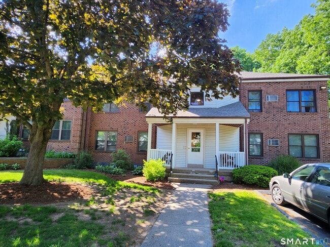 Building Photo - 96 Wellington Dr