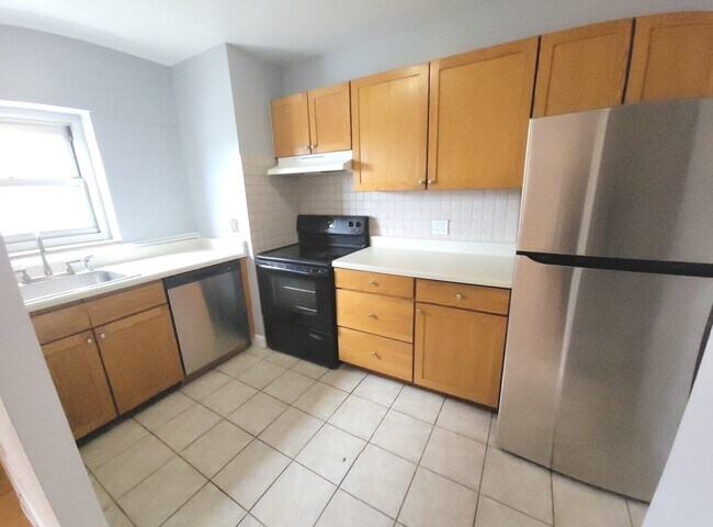Foto del edificio - 4950 N Marine Dr