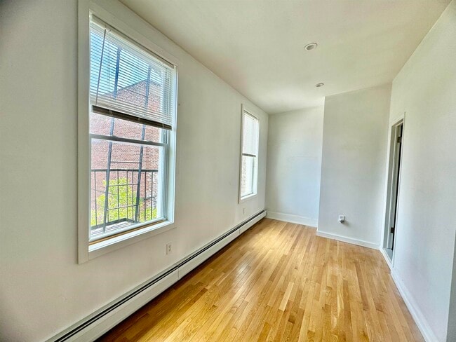 Building Photo - 156 New York Ave
