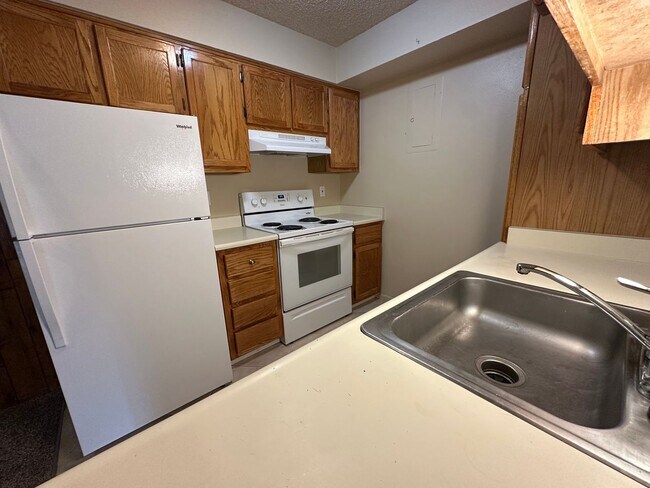 Foto del edificio - Location! Location! Bright 2-bed 2-bath condo near Sloan’s Lake, Edgewater, and Light Rail!
