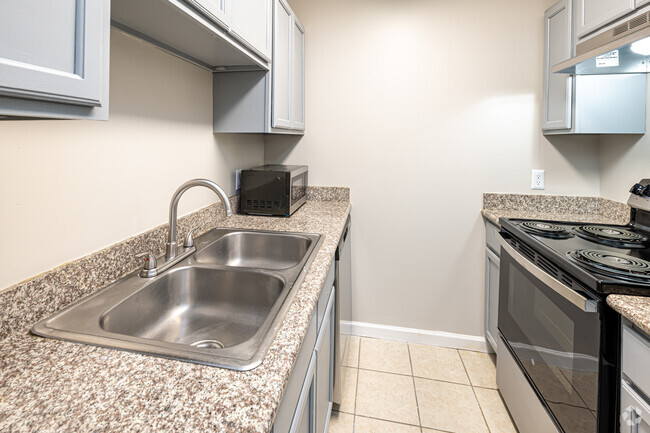 2BR, 1.5BA - 770SF - Kitchen - City View Apartments - Internet Included!