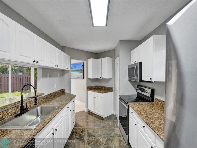 Foto del edificio - 3100 N Pine Island Rd