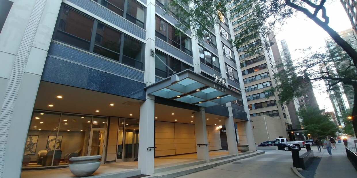 Primary Photo - 222 E Pearson St