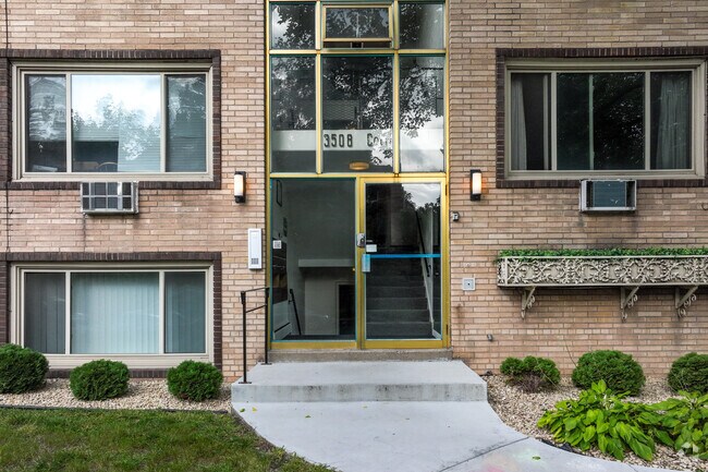 Entrada - 3508 Colfax