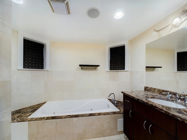 Foto del edificio - 632 W Barry Ave