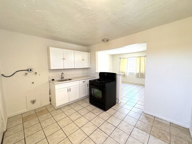 Foto del edificio - AVAILABLE NOW!! 2 Bed / 1 Bath Apartment in Palm Springs!!