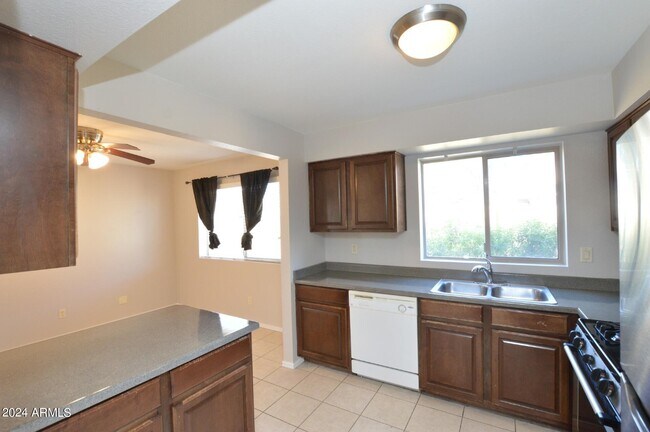 Building Photo - 303 N Miller Rd