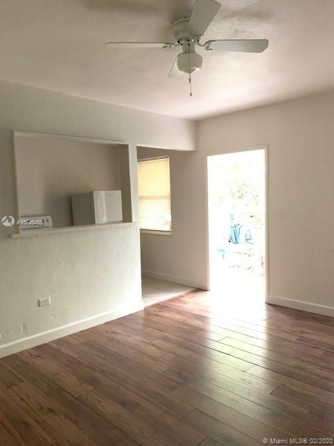 Foto del edificio - 7885 Crespi Blvd