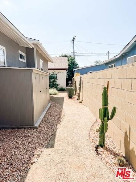 Foto del edificio - 3836 1/2 Seneca Avenue Unit