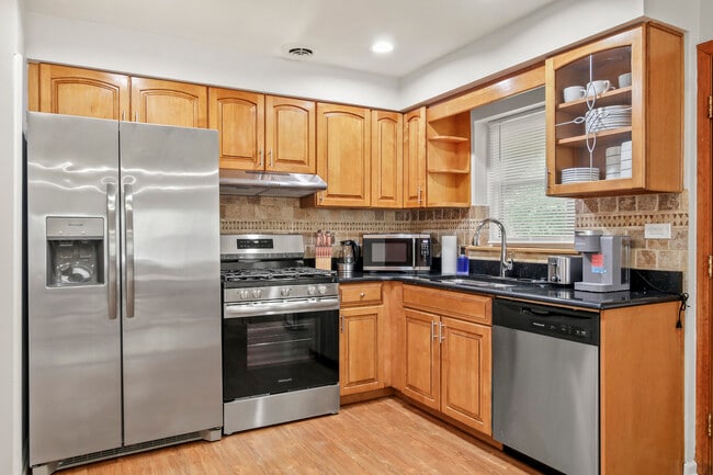 Building Photo - 236 Callan Ave