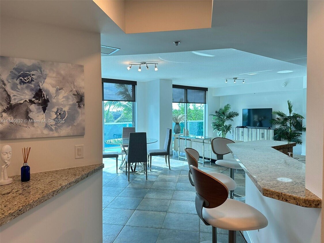 Foto principal - 2641 N Flamingo Rd