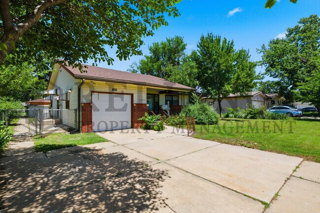 Foto del edificio - 2425 N Marigold Ln