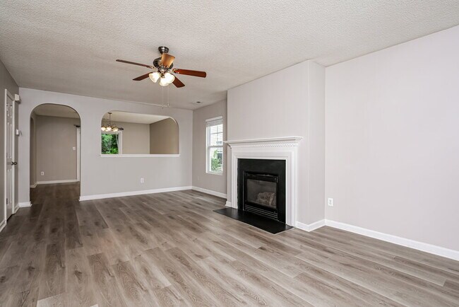Foto del edificio - 62 Brookhaven Dr