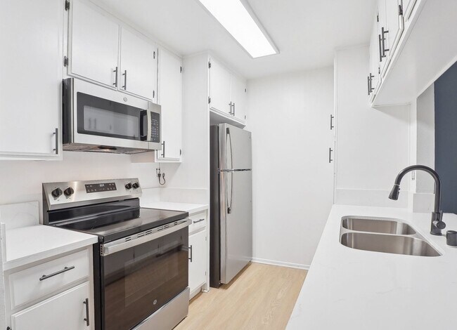 Interior Photo - 238 South Serrano Ave