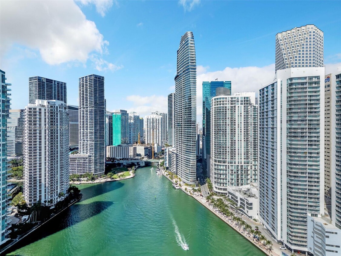 Primary Photo - 300 Biscayne Blvd Way