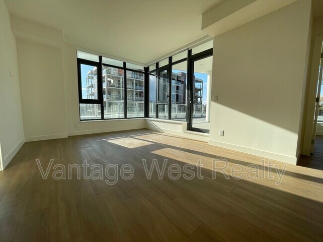 Photo du bâtiment - 306-3699 Capozzi Rd