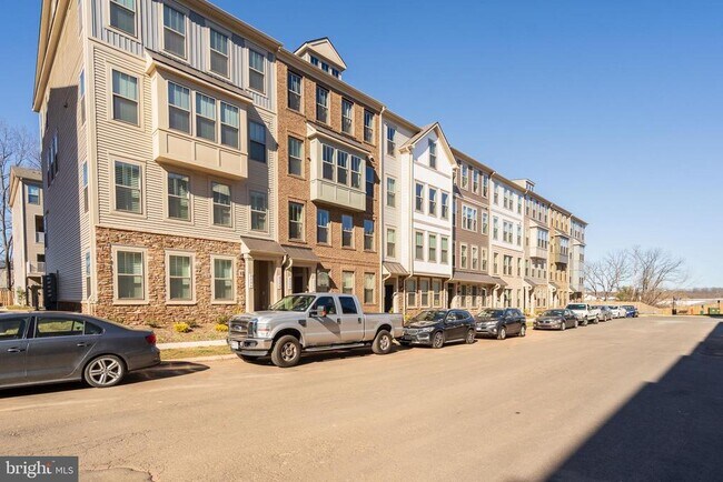 Foto del edificio - 717 THOMAS Ln