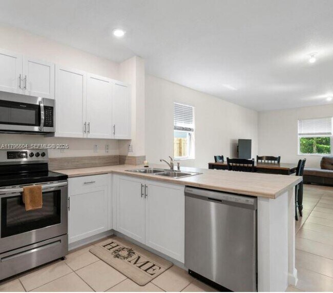 Building Photo - 1414 SE 26th Ter