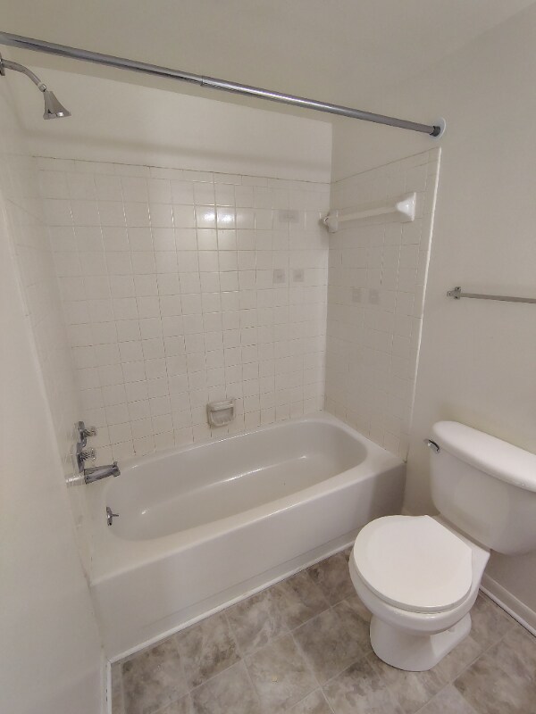 Foto del edificio - 600 Reusens Rd