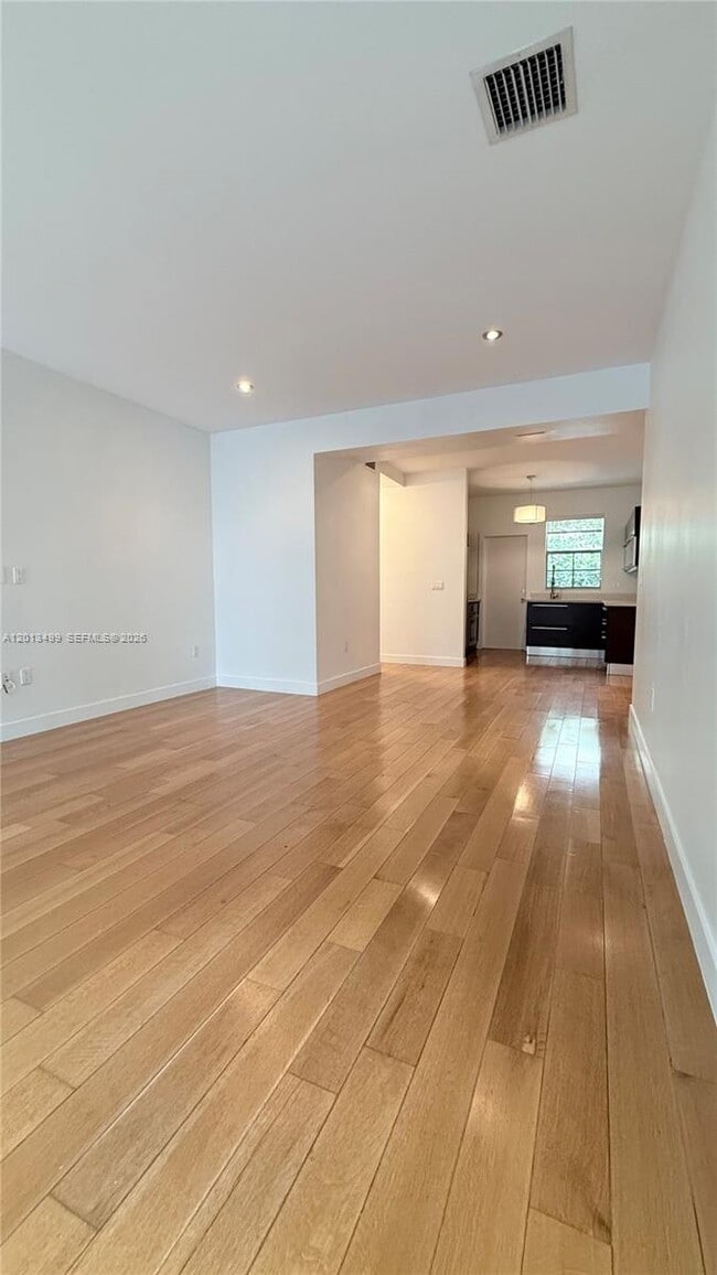 Foto del edificio - 2031 Meridian Ave