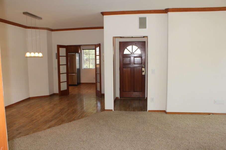 Primary Photo - 4220 Longridge Ave