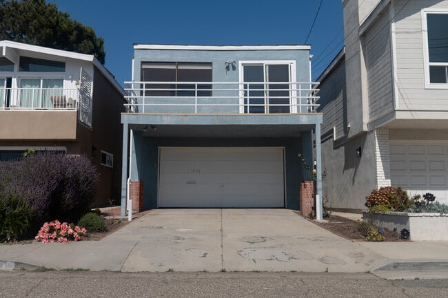 Building Photo - 1834 Rhodes St