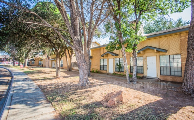 Building Photo - 4800 Oakwood Dr