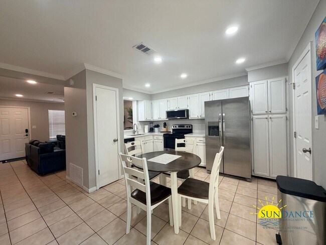 Building Photo - Fully Furnished Two-Story Townhouse in Fort Walton Beach!