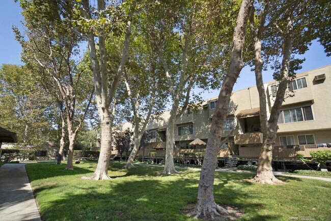 Building Photo - 460 Auburn Way