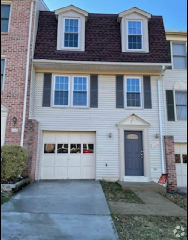 Building Photo - 204 Rolling Hill Ct